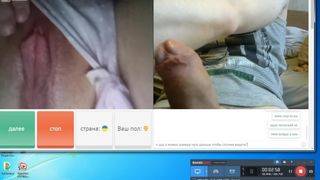 Похотливый супруг перед вебкой мастурбирует киску своей жене на кресле онлайн